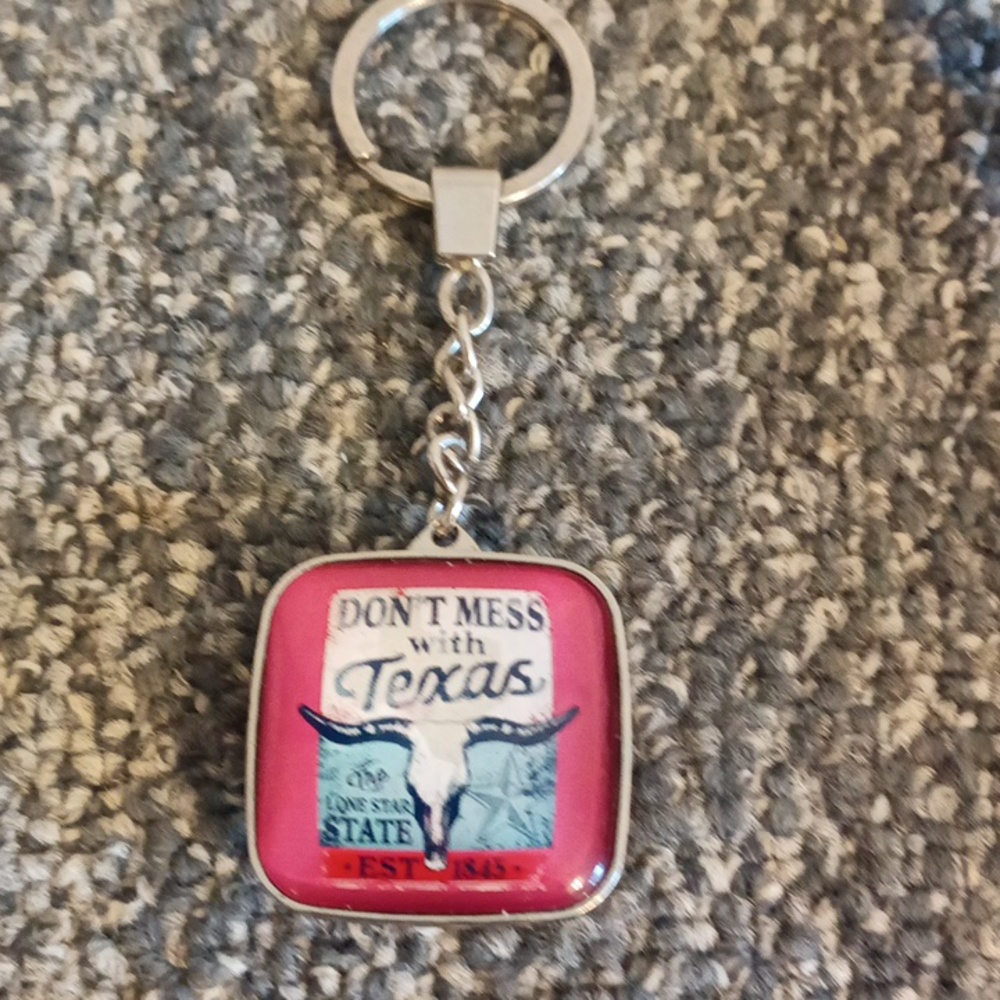 Don't mess with Texas silver tone keychain